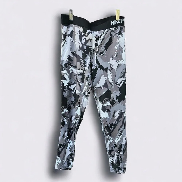 Nike Pro Hyperwarm Camo Pixel Black White Leggings XL Workout Gym Wear Running - Picture 1 of 9
